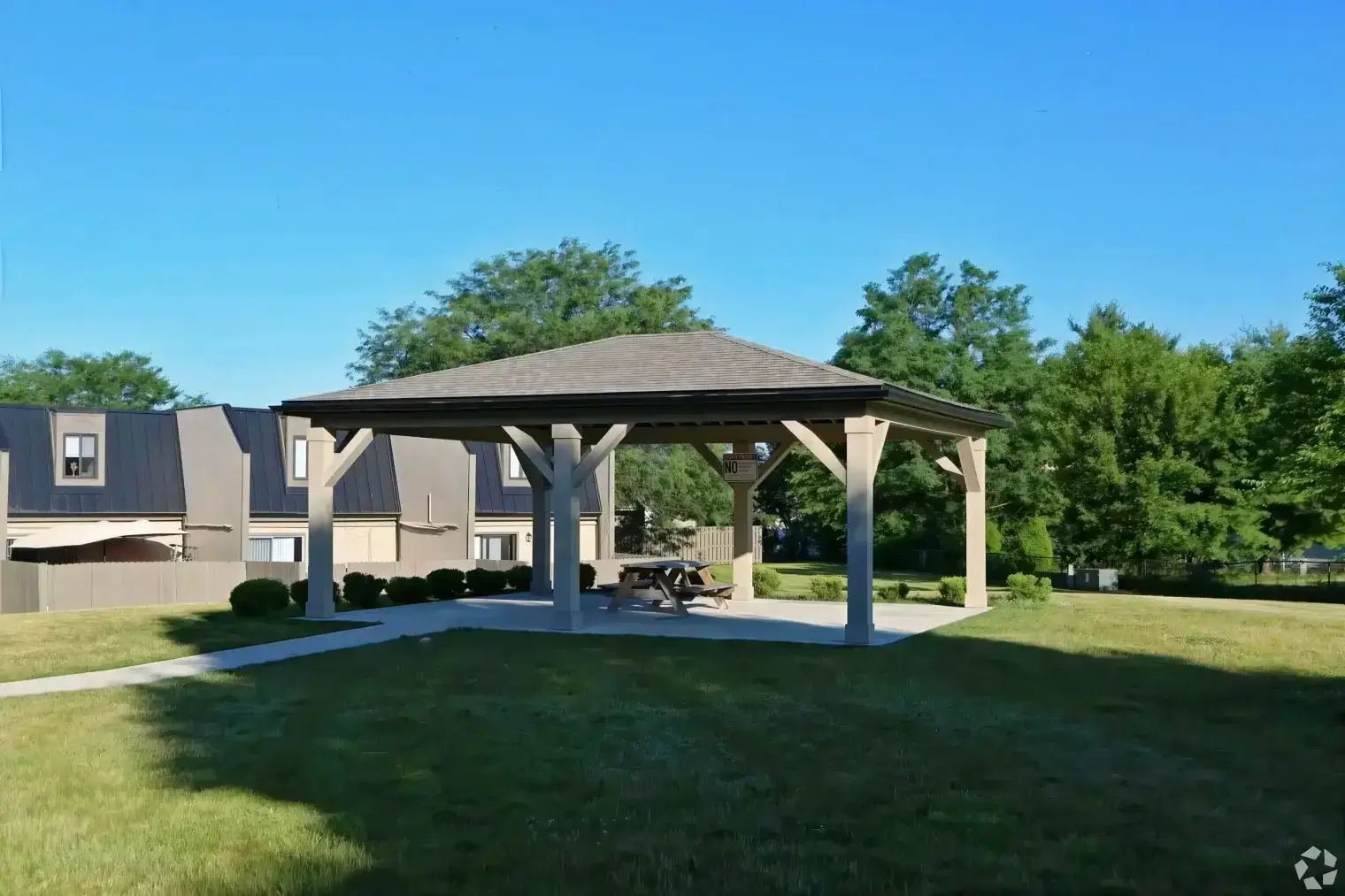 ChandlerCommons-picnic-area